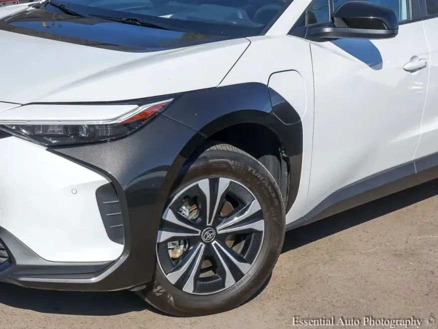 2023 Toyota bZ4X XLE photo 1
