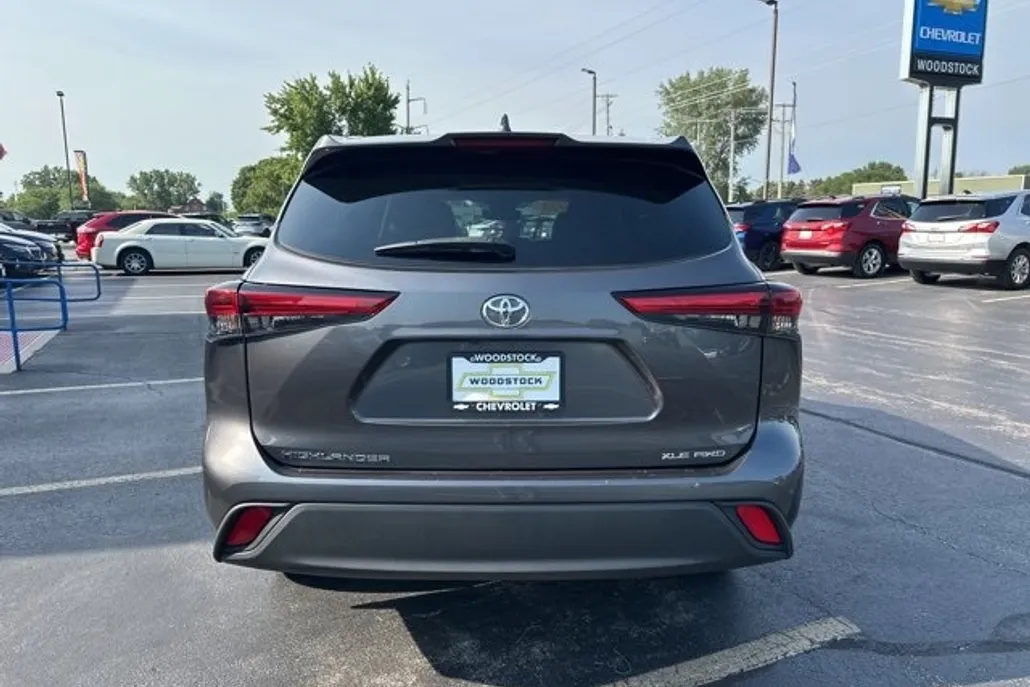 2022 Toyota Highlander XLE photo 1