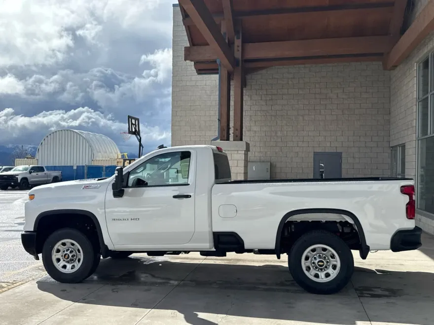 2025 Chevrolet Silverado 3500HD photo 1