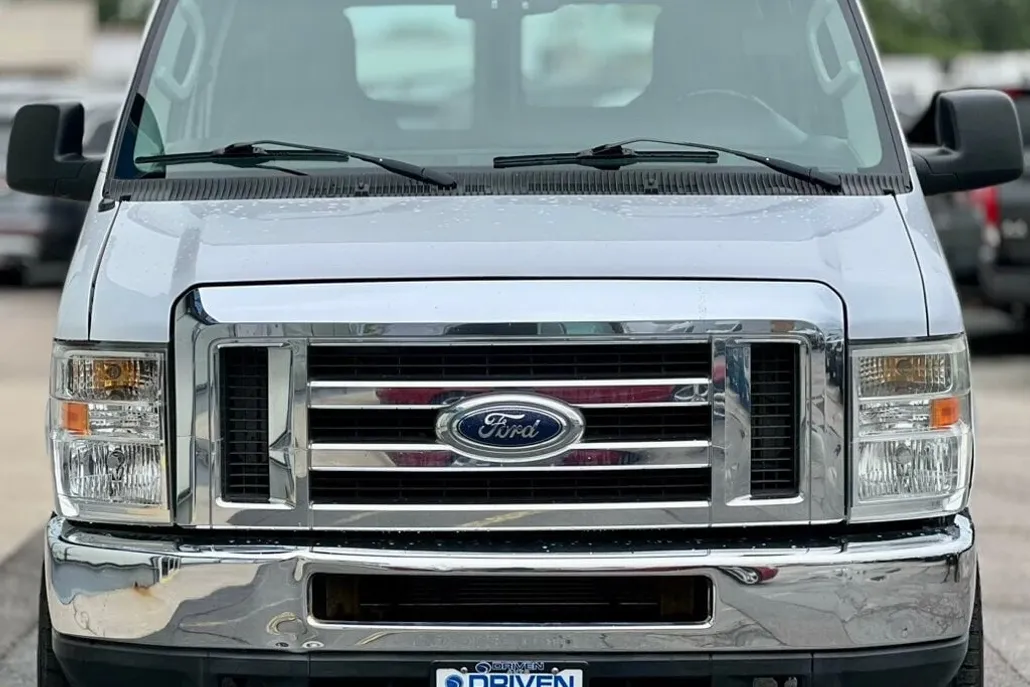 2009 Ford E-250 photo 1