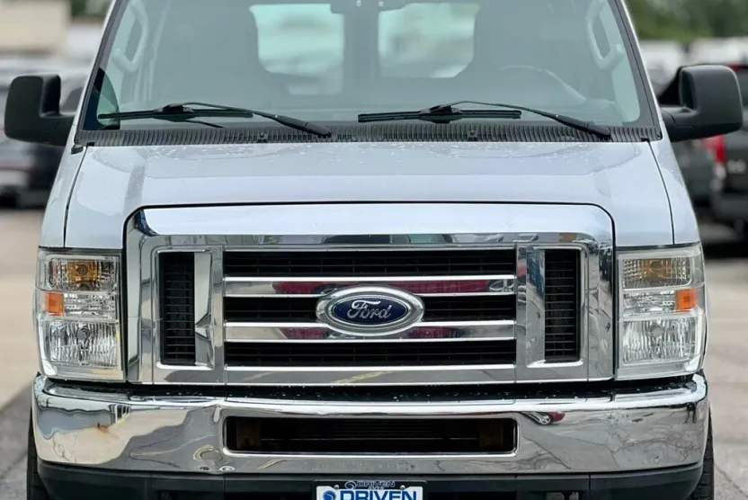 2009 Ford E-250 photo 1