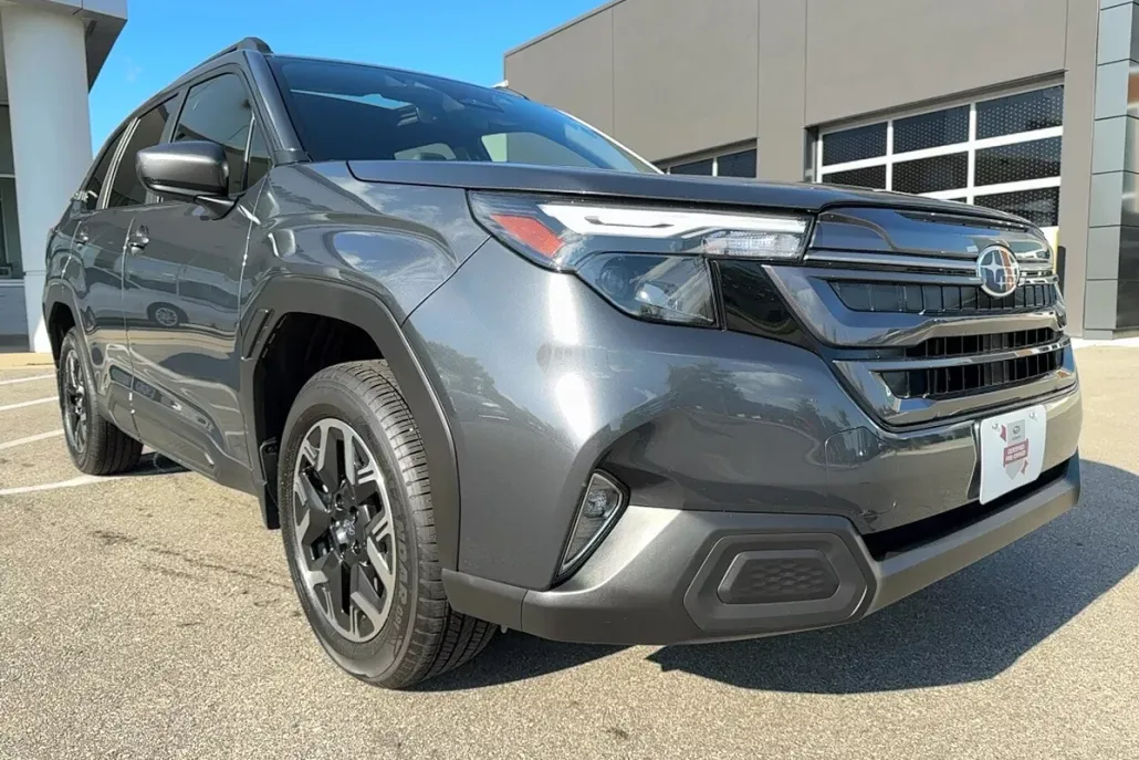 2025 Subaru Forester Premium Base photo 1