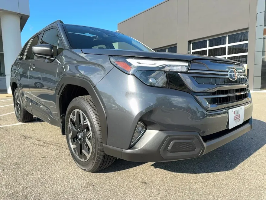 2025 Subaru Forester Premium Base photo 1
