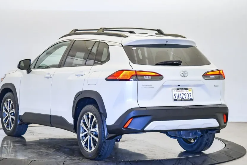 2023 Toyota Corolla Cross XLE photo 1
