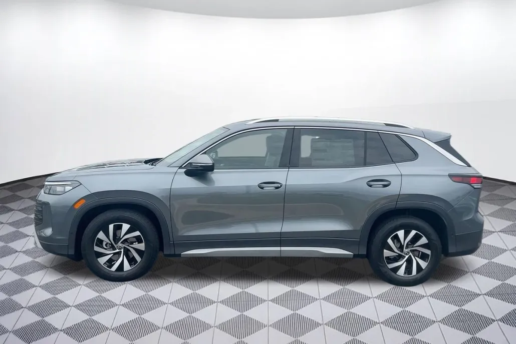2025 Volkswagen Tiguan S photo 1