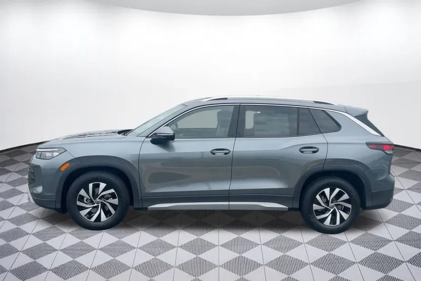 2025 Volkswagen Tiguan S photo 1