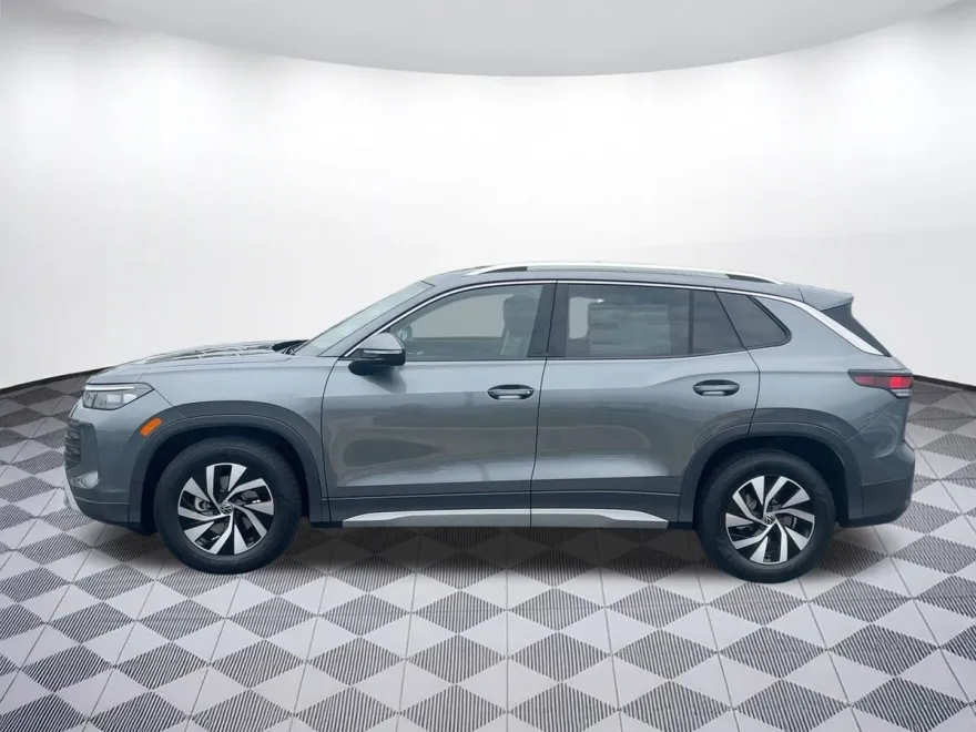 2025 Volkswagen Tiguan S photo 1