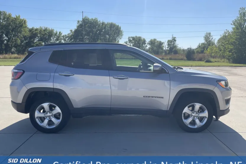 2018 Jeep Compass Latitude photo 1