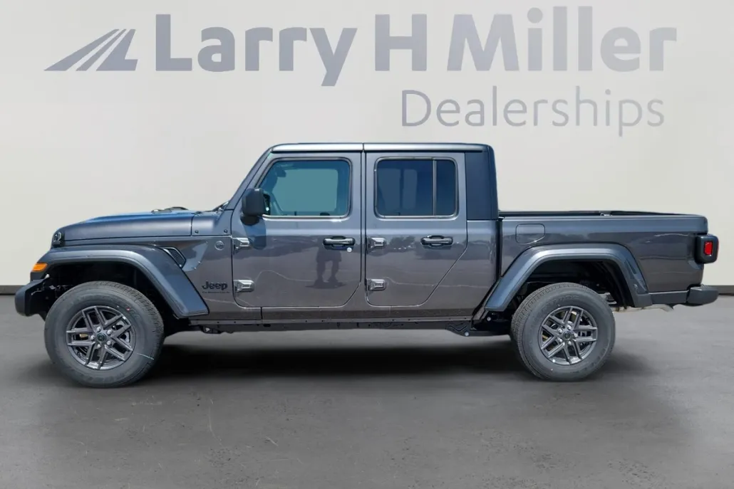 2025 Jeep Gladiator Sport S photo 1