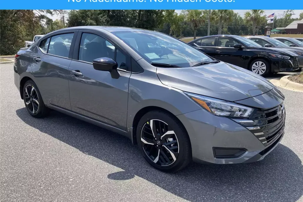 2025 Nissan Versa SR photo 1