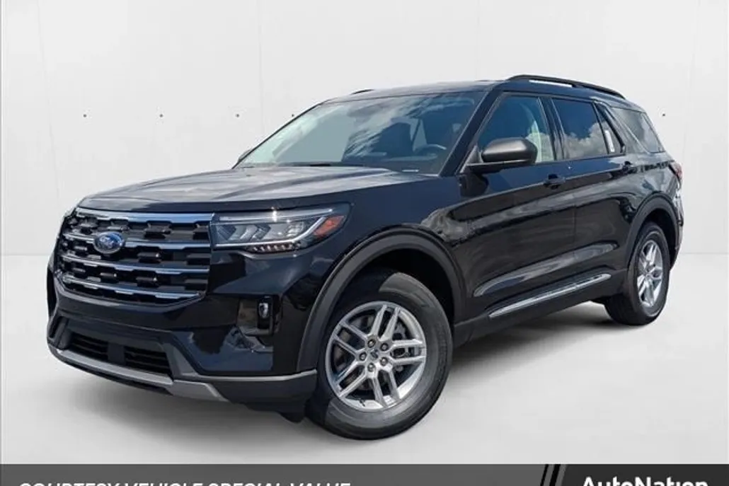 2025 Ford Explorer photo 1