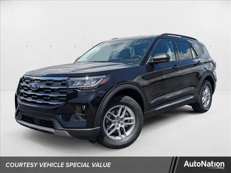 2025 Ford Explorer photo 1