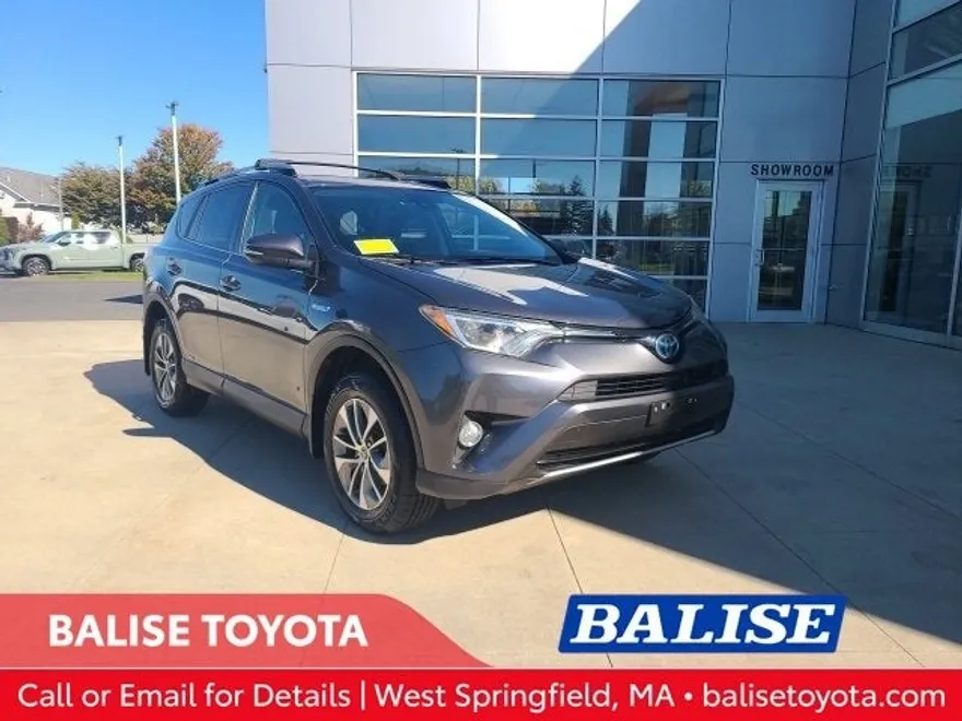 2017 Toyota RAV4 Hybrid XLE photo 1
