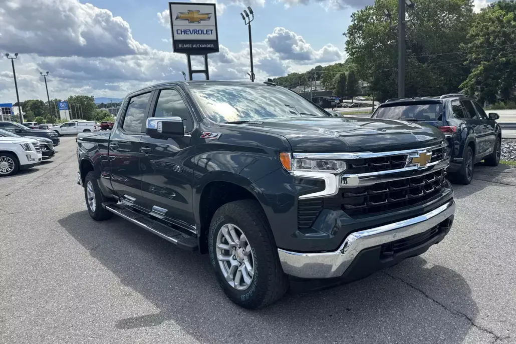 2025 Chevrolet Silverado 1500 LT photo 1