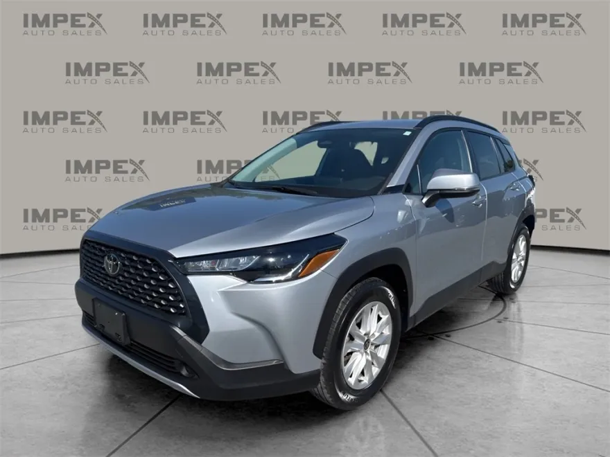 2024 Toyota Corolla Cross LE photo 1