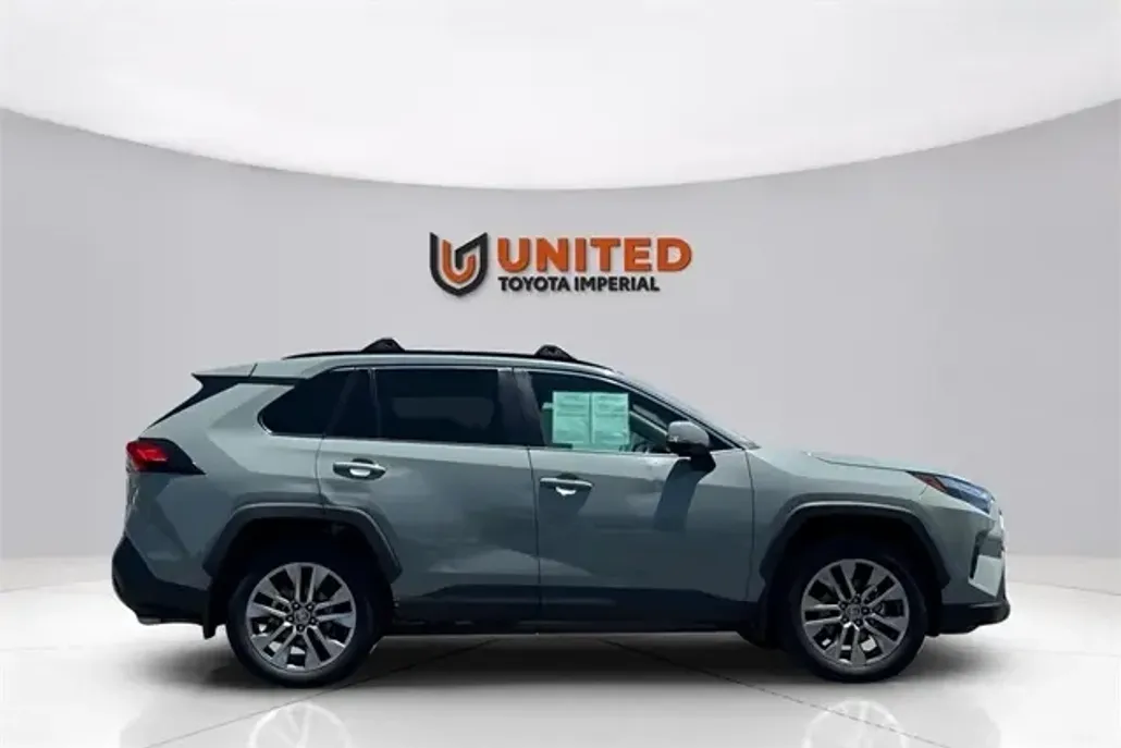 2023 Toyota RAV4 XLE Premium photo 1