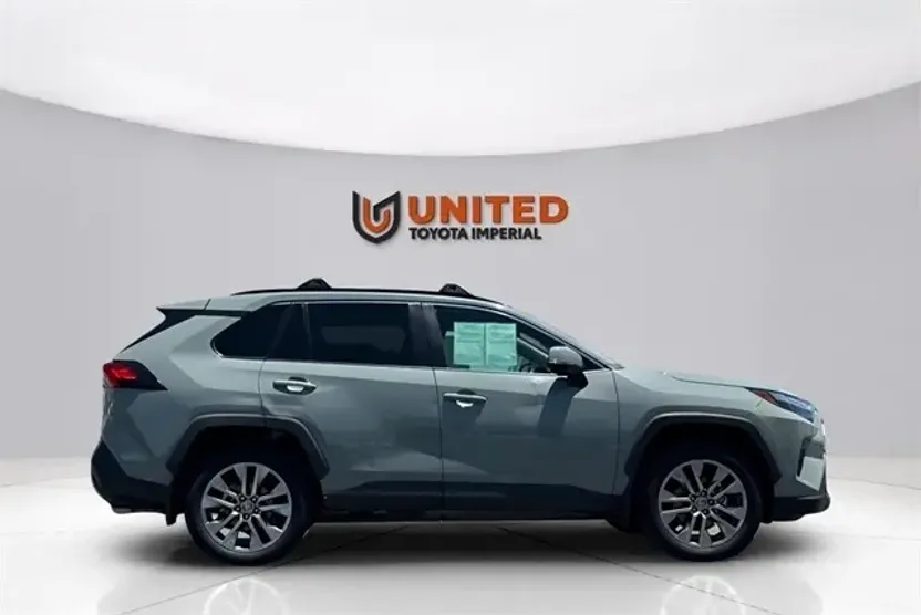 2023 Toyota RAV4 XLE Premium photo 1