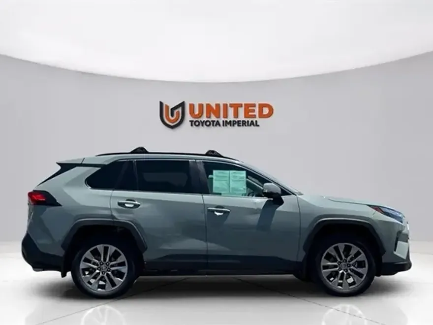 2023 Toyota RAV4 XLE Premium photo 1