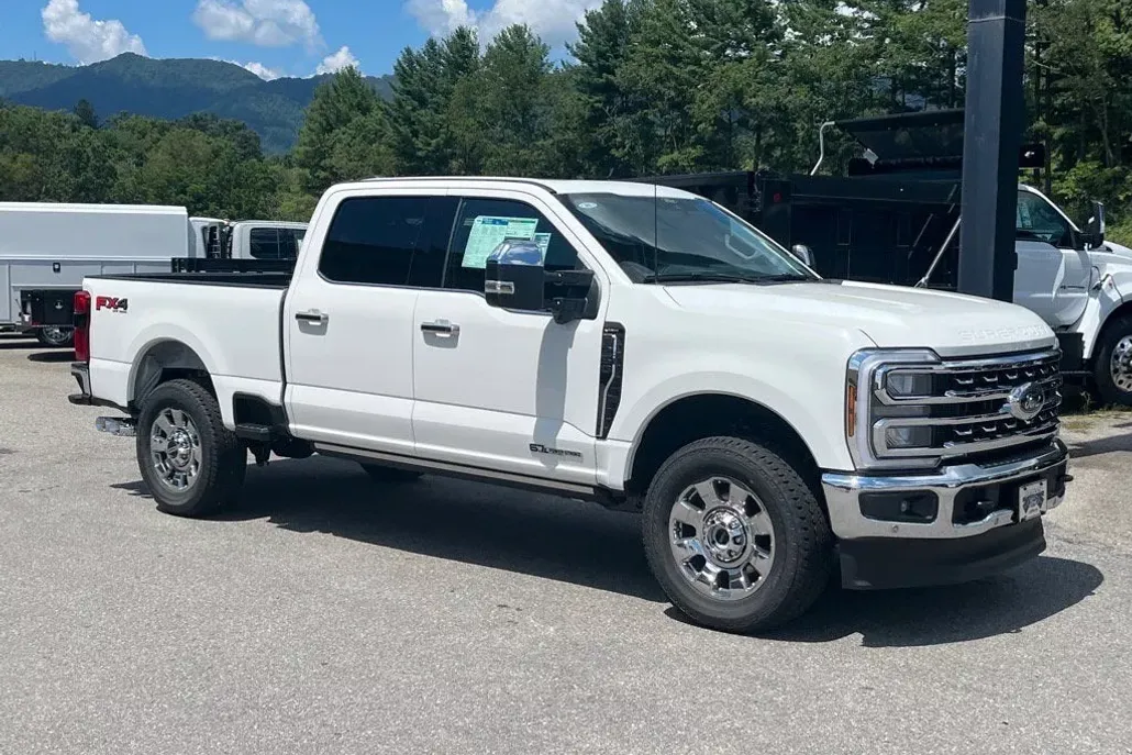 2025 Ford F-250 Lariat photo 1