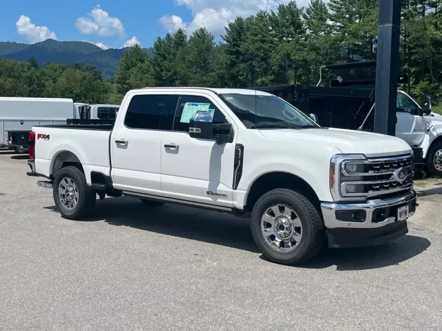 2025 Ford F-250 Lariat photo 1