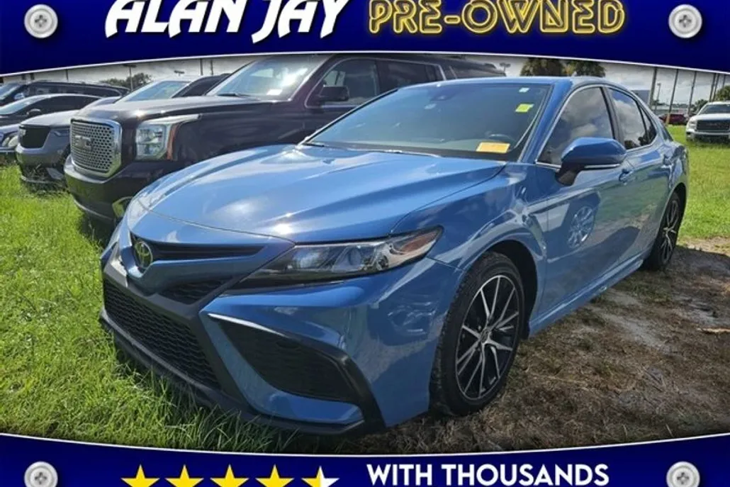 2024 Toyota Camry SE photo 1