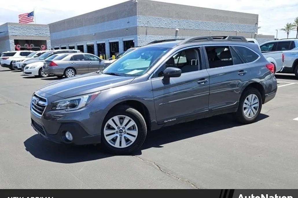 2019 Subaru Outback Premium photo 1