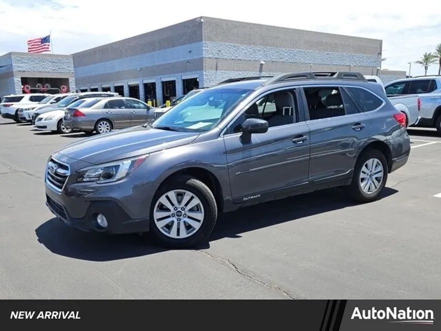 2019 Subaru Outback Premium photo 1