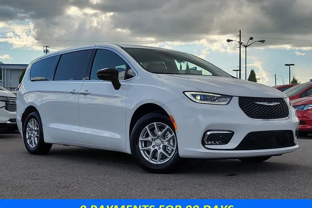 2026 Chrysler Pacifica photo 1