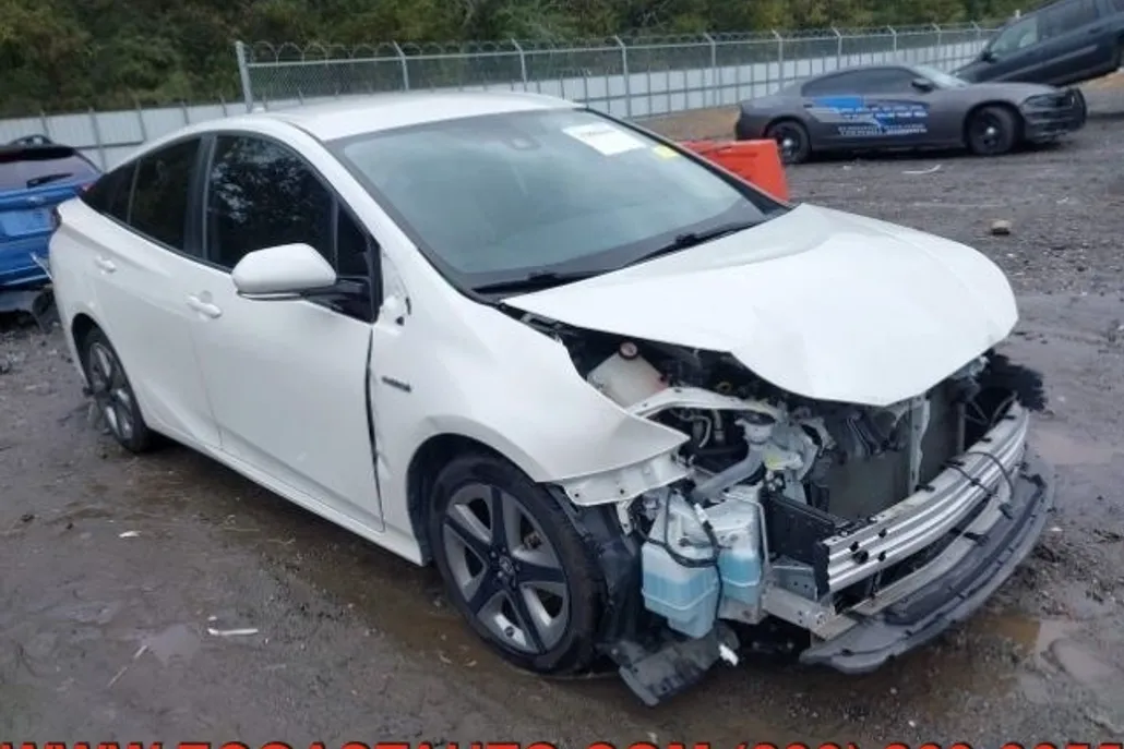 2019 Toyota Prius L Eco photo 1