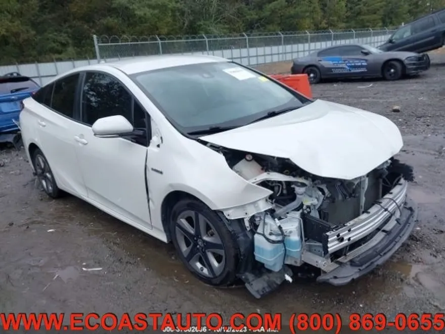 2019 Toyota Prius L Eco photo 1