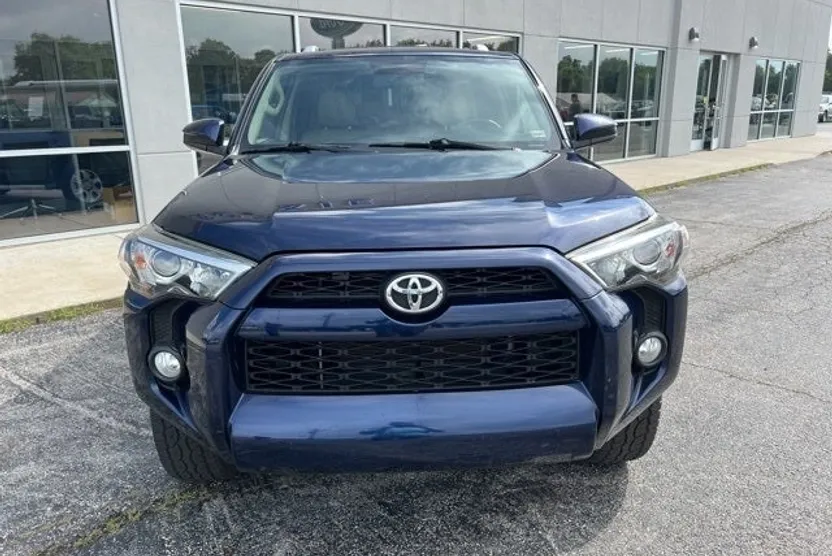 2018 Toyota 4Runner SR5 photo 1