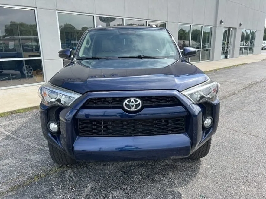 2018 Toyota 4Runner SR5 photo 1