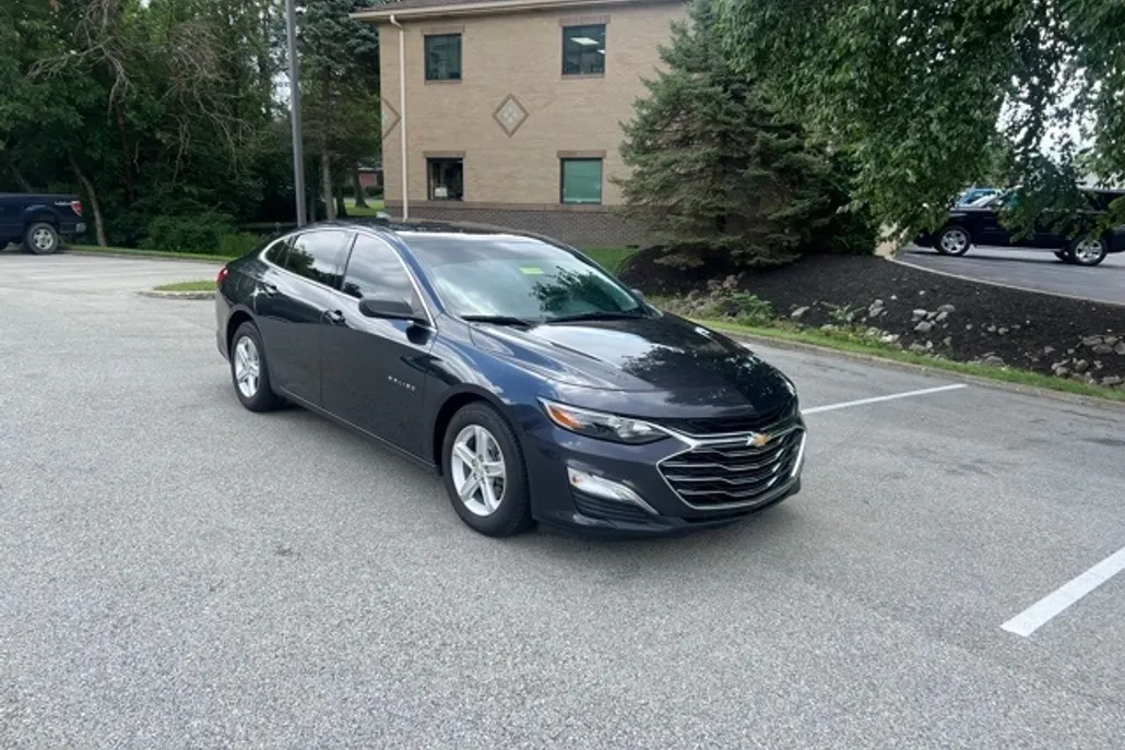 2022 Chevrolet Malibu photo 1