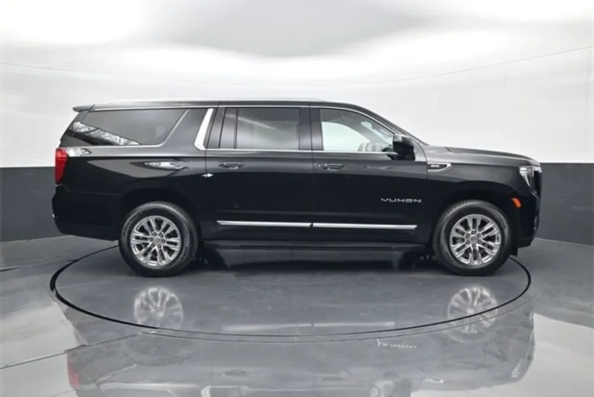 2024 Gmc Yukon XL SLT photo 1
