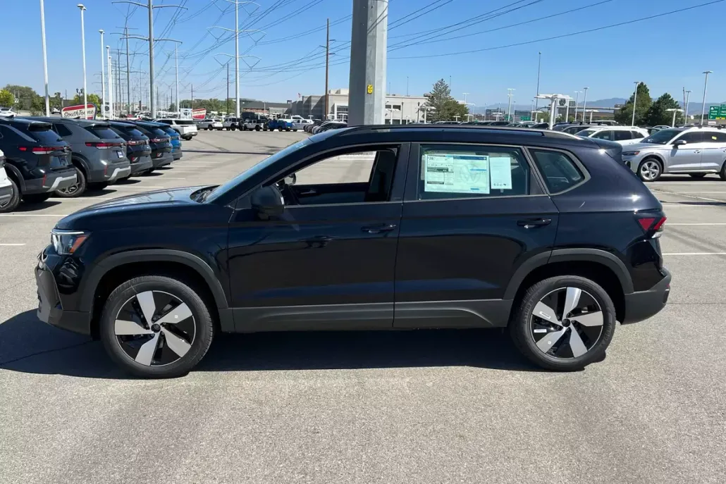 2025 Volkswagen Taos S photo 1
