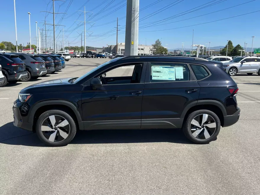 2025 Volkswagen Taos S photo 1