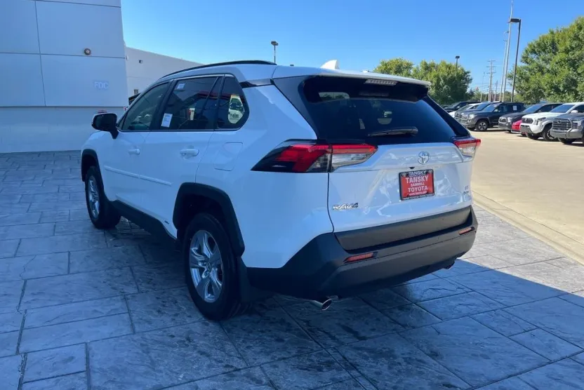 2025 Toyota RAV4 Hybrid LE photo 1