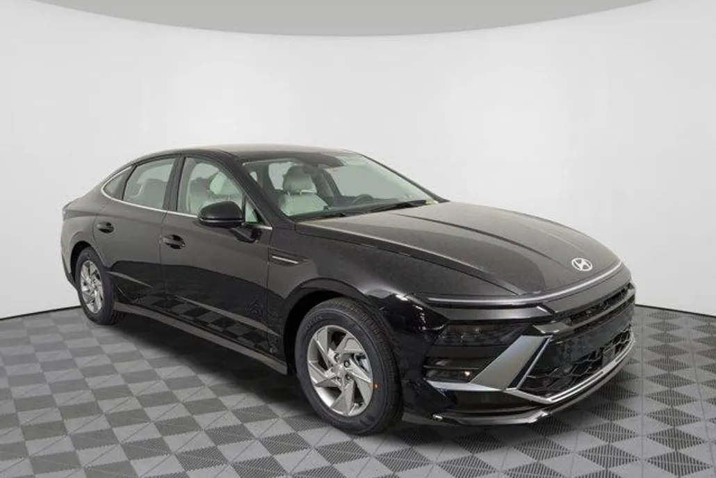 2025 Hyundai Sonata SE photo 1