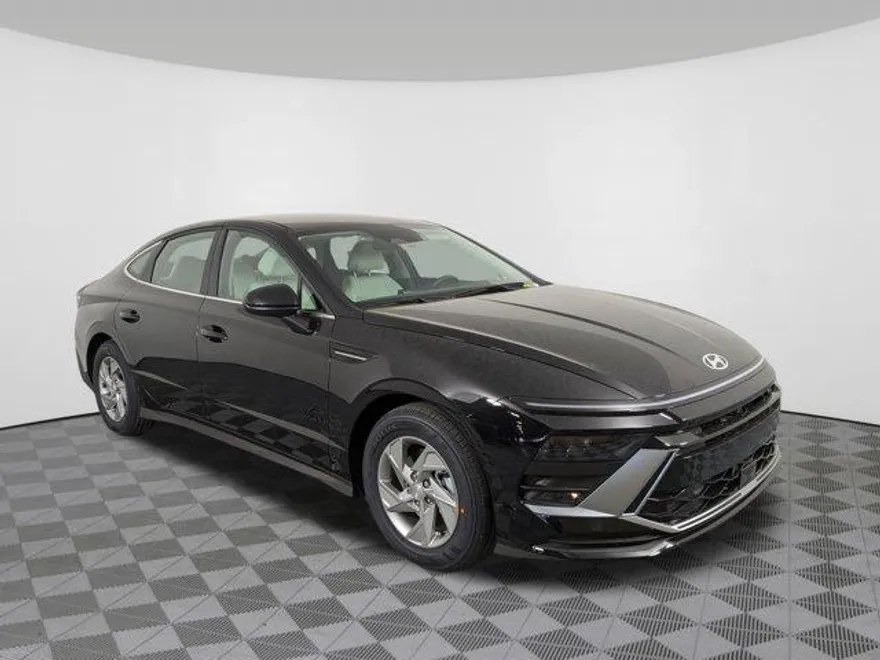 2025 Hyundai Sonata SE photo 1