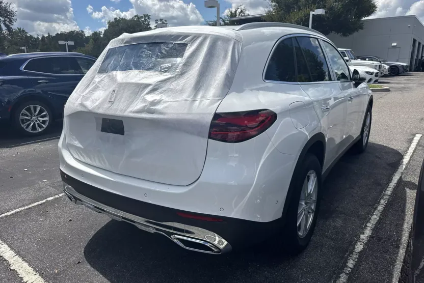2026 Mercedes Benz GLC 300 photo 1