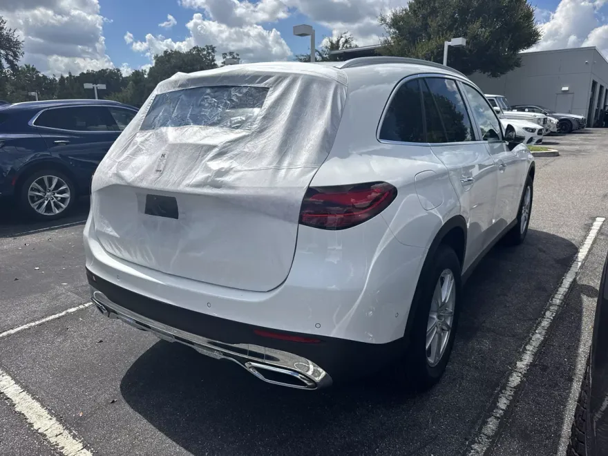 2026 Mercedes Benz GLC 300 photo 1