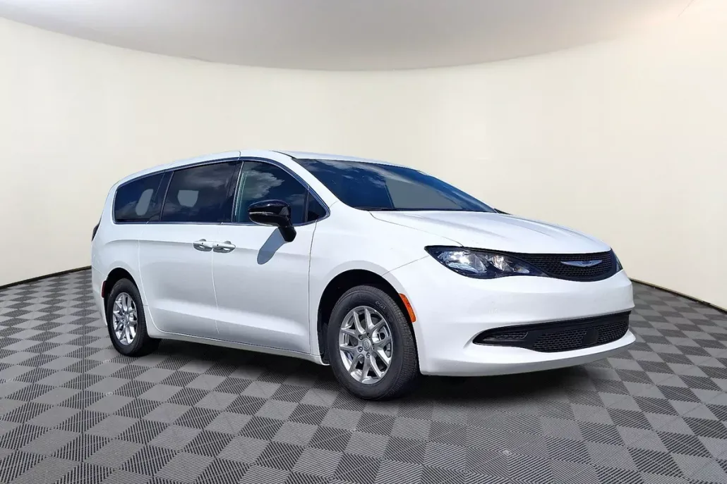 2026 Chrysler Voyager LX photo 1