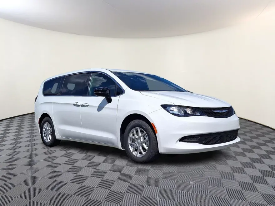 2026 Chrysler Voyager LX photo 1