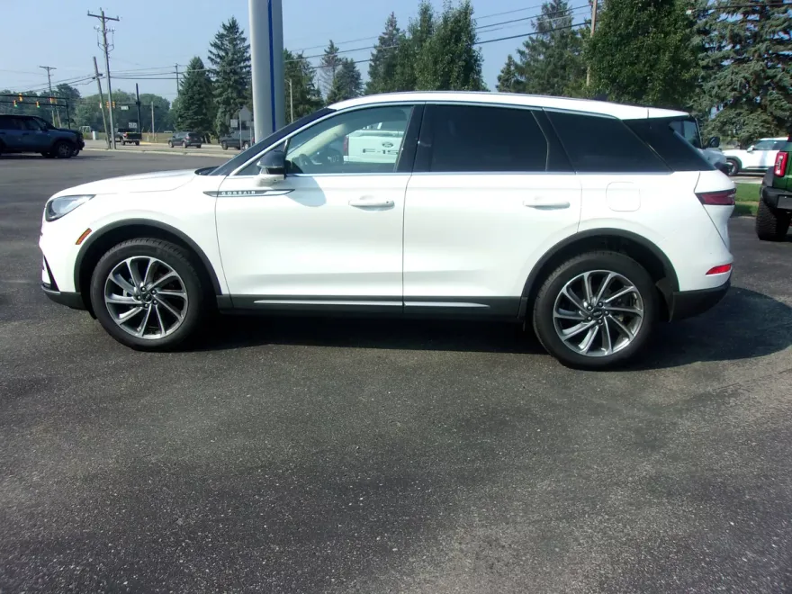 2023 Lincoln Corsair Standard photo 1