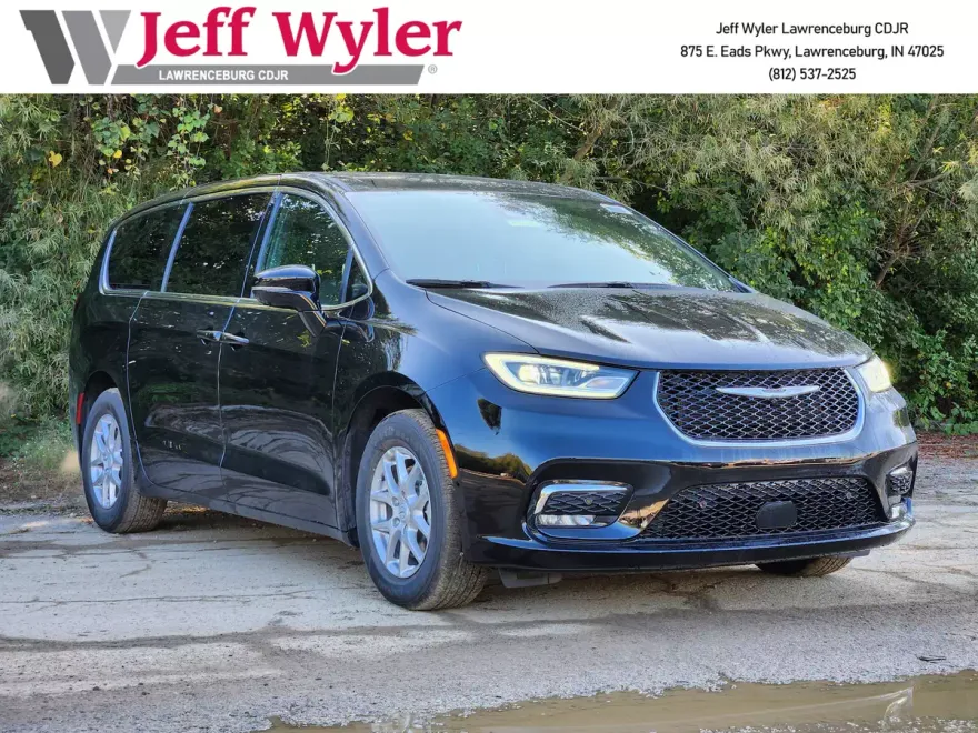 2026 Chrysler Pacifica photo 1