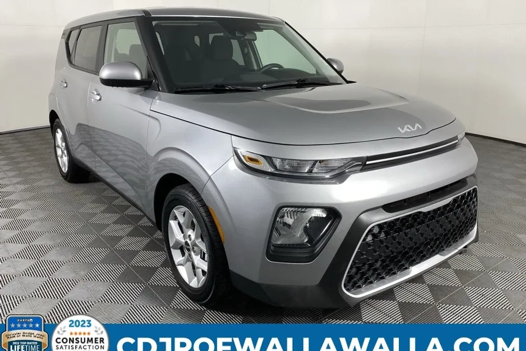 2022 Kia Soul LX photo 1