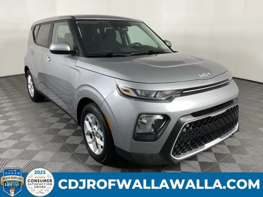 2022 Kia Soul LX photo 1