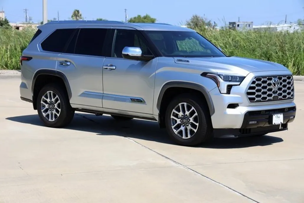 2025 Toyota Sequoia SR5 photo 1