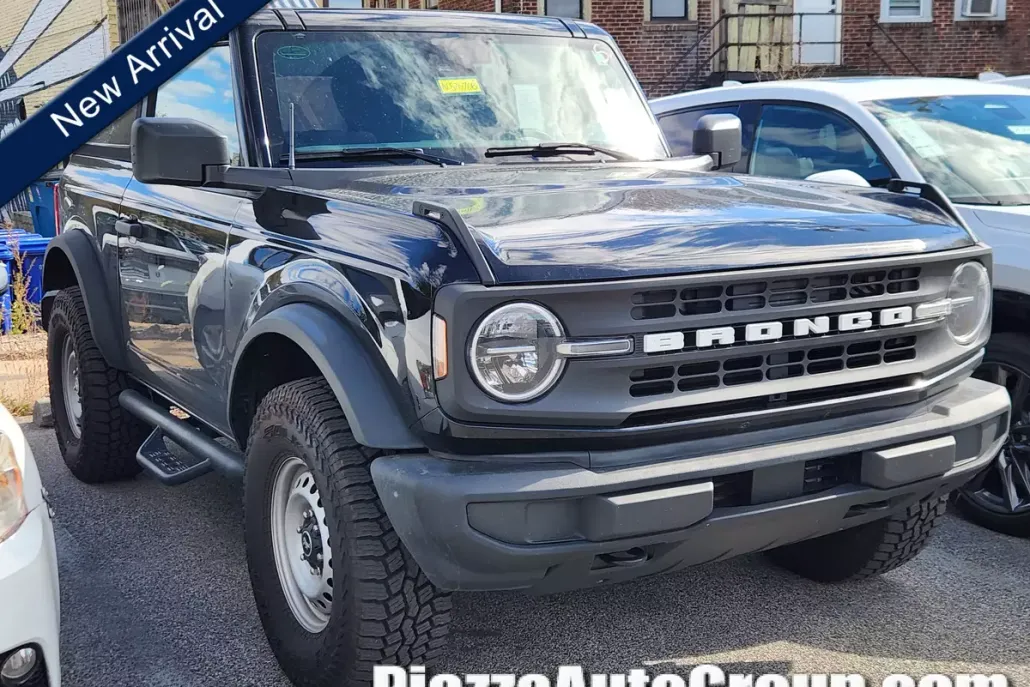 2023 Ford Bronco Base photo 1