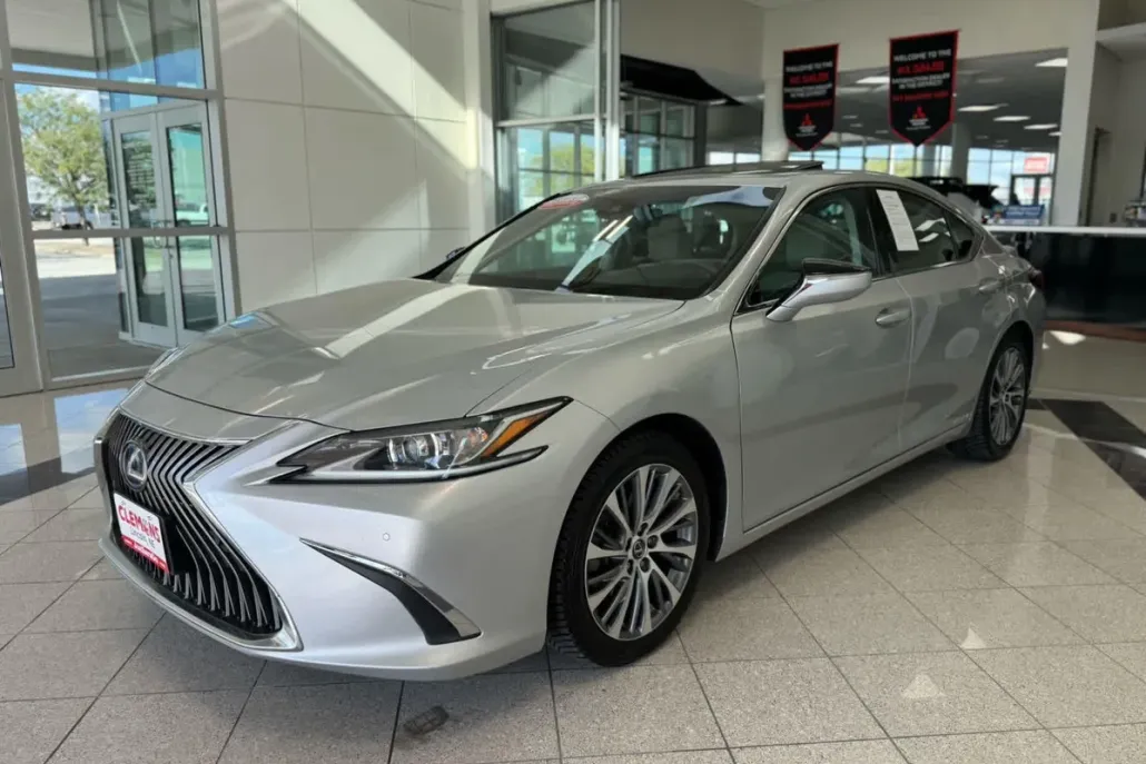 2019 Lexus ES 300h Ultra Luxury photo 1
